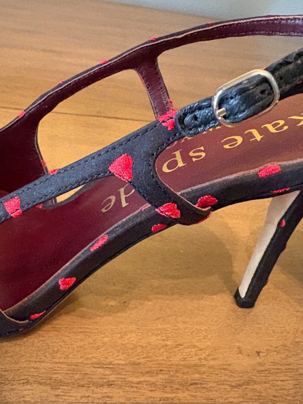 NWOT Kate Spade Black Slingback Heels with Red Hearts and Bow Accents. Size 8.5 - Picture 9 of 14